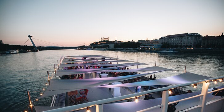 3-chodová valentínska večera s plavbou po Dunaji pre 1 osobu