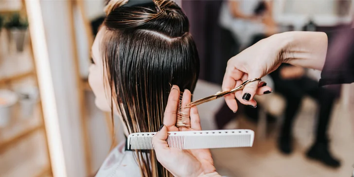 Strih pre dámy vrátane stylingu alebo účinná rekonštrukčná kúra