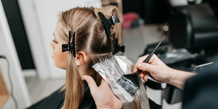 Strih pre dámy vrátane stylingu alebo účinná rekonštrukčná kúra