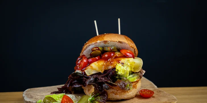Hovädzí hamburger alebo pivo bez limitu v Rock Farm