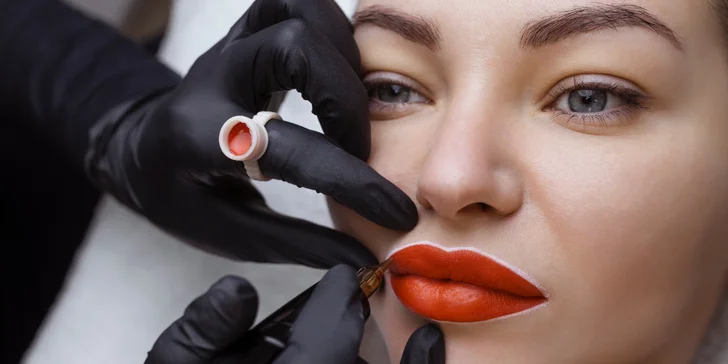 Permanentný makeup pier, obočia alebo horných liniek