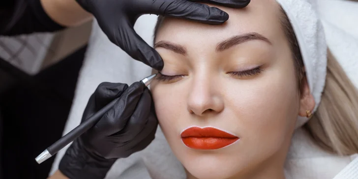 Permanentný makeup pier, obočia alebo horných liniek