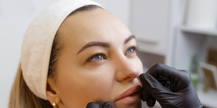 Permanentný makeup pier, obočia alebo horných liniek