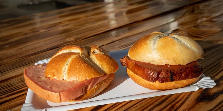 3 druhy sýteho a šťavnatého leberkäse v žemli: Klasik, syr alebo paprika