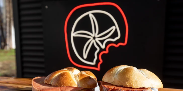 3 druhy sýteho a šťavnatého leberkäse v žemli: Klasik, syr alebo paprika
