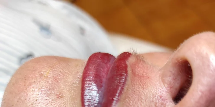 Permanentný makeup pier, obočia alebo horných liniek