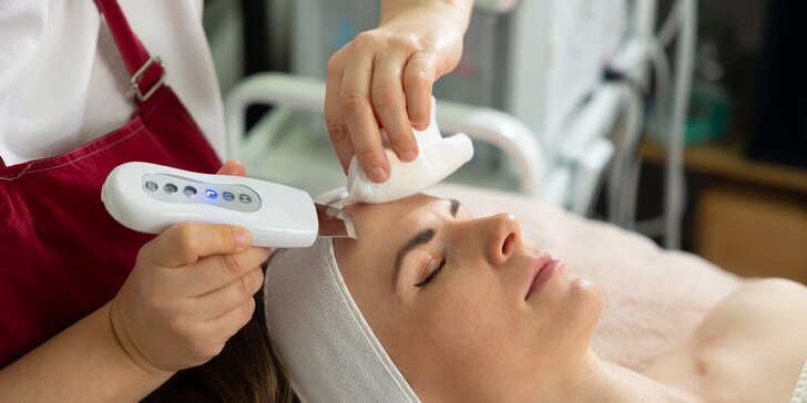 Liftingová masáž tváre, rádiofrekvencia, retinolové alebo vitamínové ošetrenie