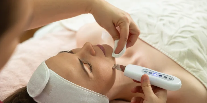 Liftingová masáž tváre, rádiofrekvencia, retinolové alebo vitamínové ošetrenie