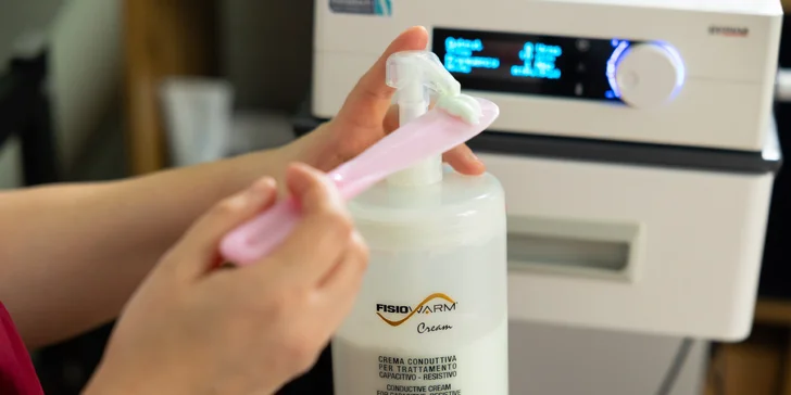 Liftingová masáž tváre, rádiofrekvencia, retinolové alebo vitamínové ošetrenie