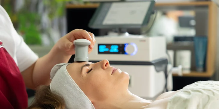 Liftingová masáž tváre, rádiofrekvencia, retinolové alebo vitamínové ošetrenie
