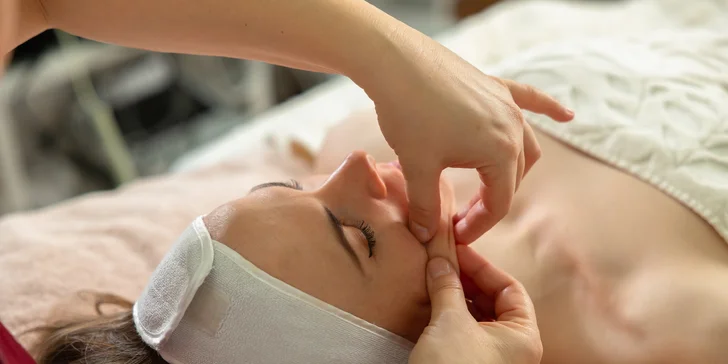 Liftingová masáž tváre, rádiofrekvencia, retinolové alebo vitamínové ošetrenie