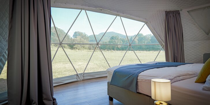 Romantický pobyt v klimatizovanom glampingovom stane neďaleko Bojníc s krásnym panoramatickým výhľadom