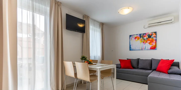 Dovolenka pri chorvátskom mori: vybavené apartmány v modernom kempe