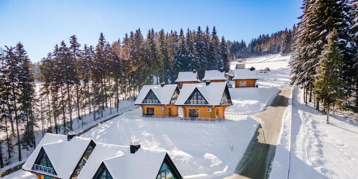 Luxusné horalské domčeky neďaleko poľského mesta Rabka-Zdrój: nádherný výhľad aj chatka s vírivkou na terase