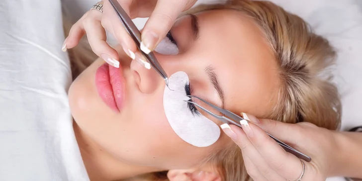 Predĺženie či lash lift mihalníc aj s lamináciou obočia