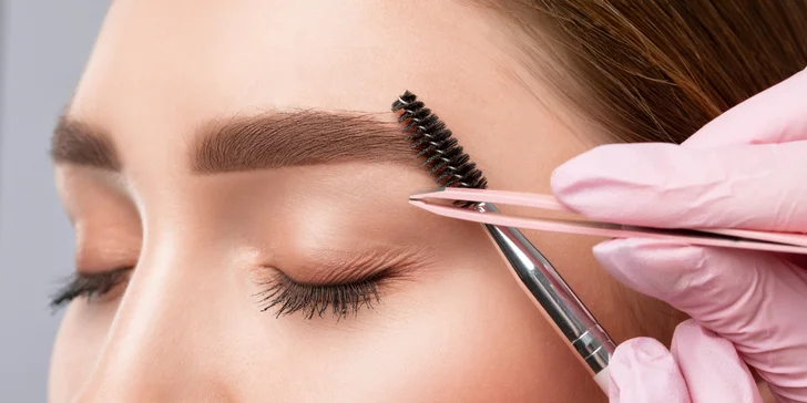 Predĺženie či lash lift mihalníc aj s lamináciou obočia