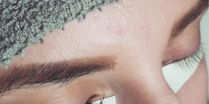 Predĺženie či lash lift mihalníc aj s lamináciou obočia