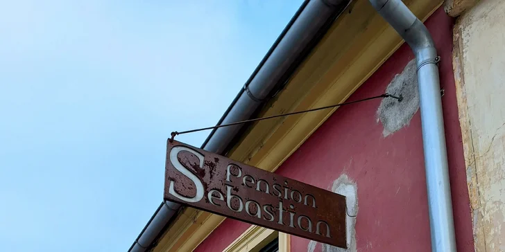 Historický penzión priamo pod Sv. kopčekom v Mikulove: výhľad na zámok aj degustácia vín