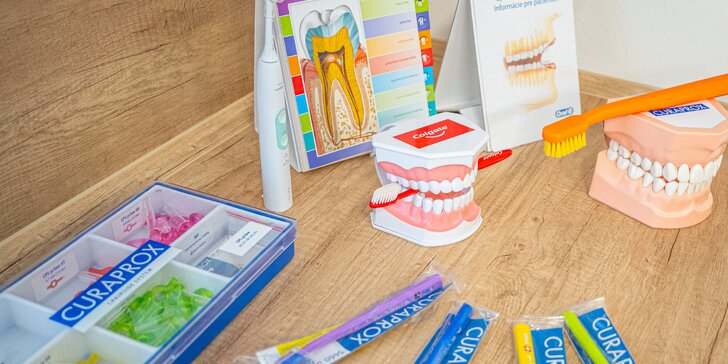 Dentálna hygiena s pieskovaním pre deti aj dospelých alebo bielenie zubov