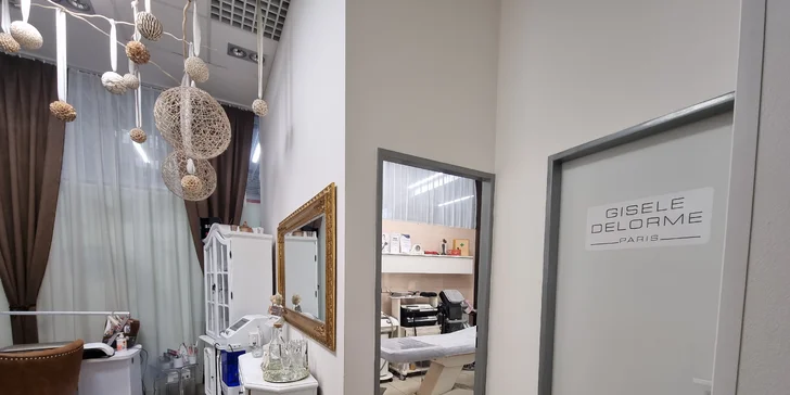 Hĺbkové čistenie pleti alebo relaxačná masáž a peeling v salóne Estém