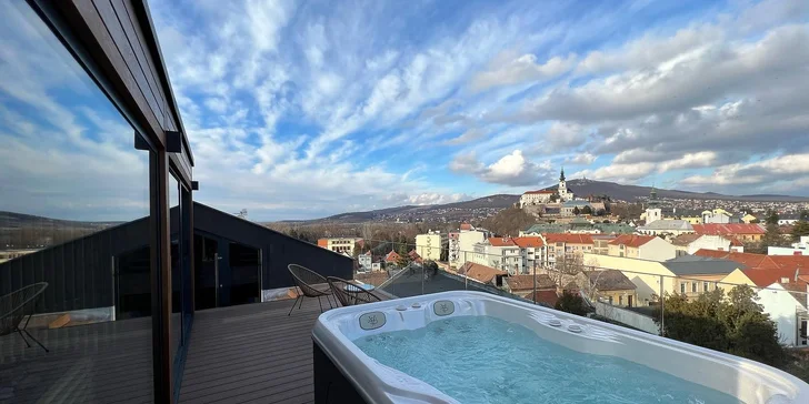 Rooftop Spa: Vstup do exkluzívneho privátneho wellness s výhľadom na mesto pre 2 – 4 osoby
