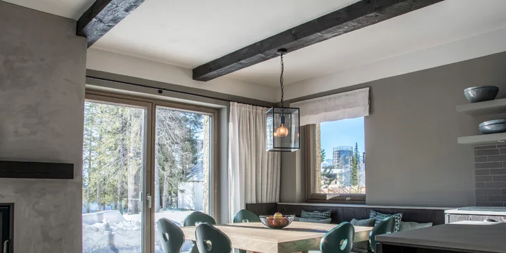Pobyt v Alpách priamo pri zjazdovke: moderný chalet až pre 14 os. s vlastnou saunou aj wellness v hoteli