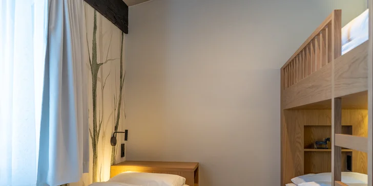 Pobyt v Alpách priamo pri zjazdovke: moderný chalet až pre 14 os. s vlastnou saunou aj wellness v hoteli