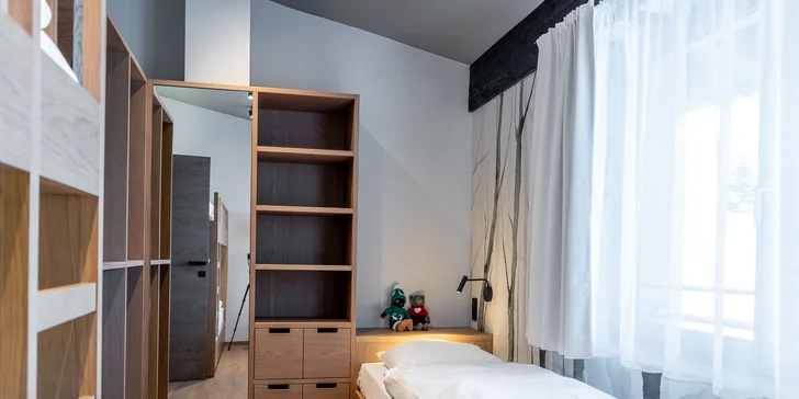 Pobyt v Alpách priamo pri zjazdovke: moderný chalet až pre 14 os. s vlastnou saunou aj wellness v hoteli