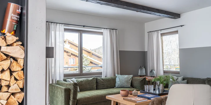 Pobyt v Alpách priamo pri zjazdovke: moderný chalet až pre 14 os. s vlastnou saunou aj wellness v hoteli
