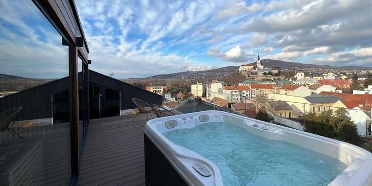 Romantický pobyt s exkluzívnym privátnym wellness na streche hotela s výhľadom na mesto Nitra + fľaša prosecca