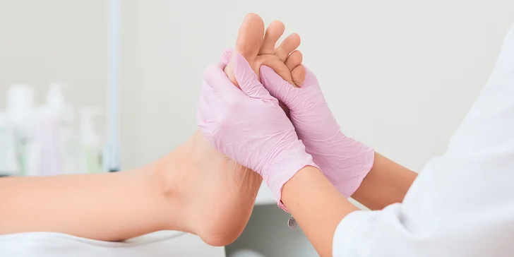 Relax pedikúra alebo wellness pedikúra s gél lakom či bez