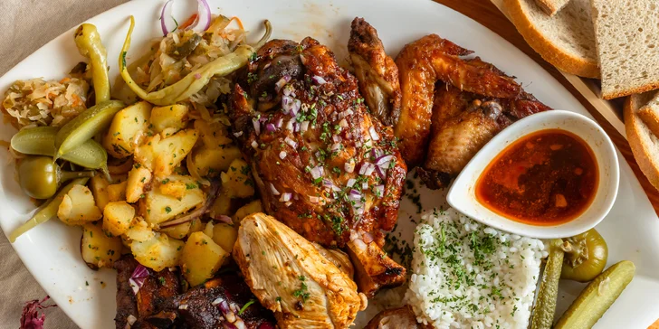 Lahodný tatársky biftek z pravej hovädzej sviečkovice, pečené koleno, šťavnaté rebierka s nápojom alebo grill misa pre 2 – 4 osoby
