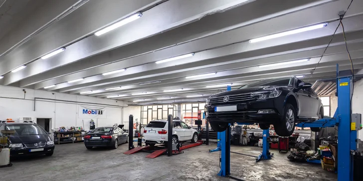 Detailné leštenie a renovácia predných svetlometov