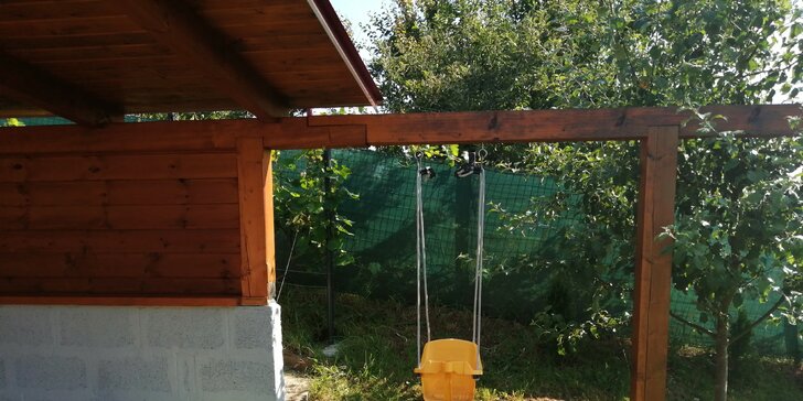 Šikovný domček so záhradou pre 5 osôb v Dudinciach: fľaša prírodného vína aj 50% zľava na elektrobicykle