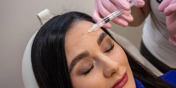 Aplikácia botulotoxínu do oblasti tváre v Neuroderm: Jedna, dve či tri lokality