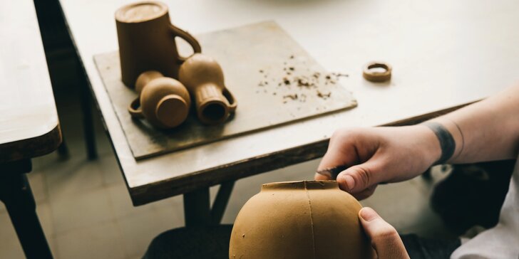 Slovenská ľudová majolika: Vymaľujte si vázu, kvetináč alebo raňajkový set ako majstri keramikári