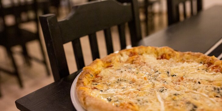 520 - 680 g Pizza podľa vlastného výberu z reštaurácie Astoria Restaurant & Club