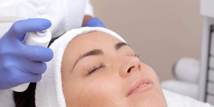 Revolučný BioRePeelCl3 peeling na revitalizáciu pleti aj maska s chladným parafínom na ruky