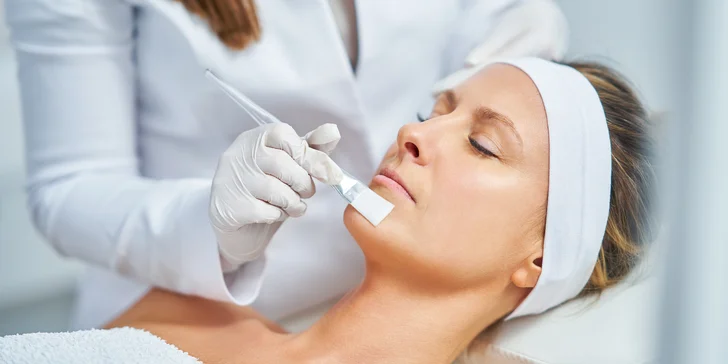 Revolučný BioRePeelCl3 peeling na revitalizáciu pleti aj maska s chladným parafínom na ruky