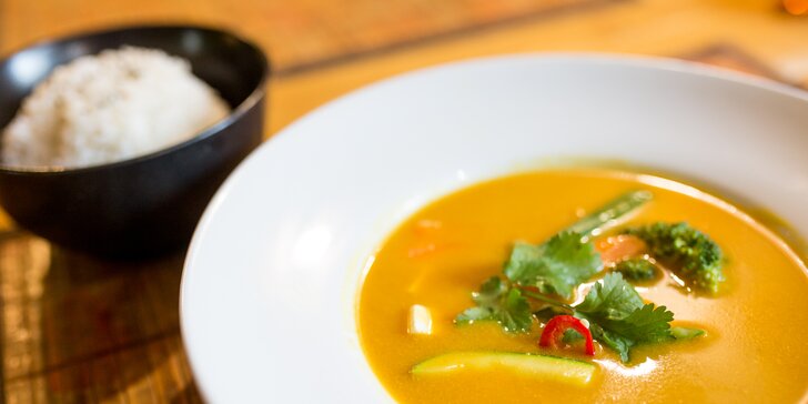 Namaste Asian Fusion Restaurant: Thajské jedlo s kuracím mäsom alebo krevetami podľa vlastného výberu