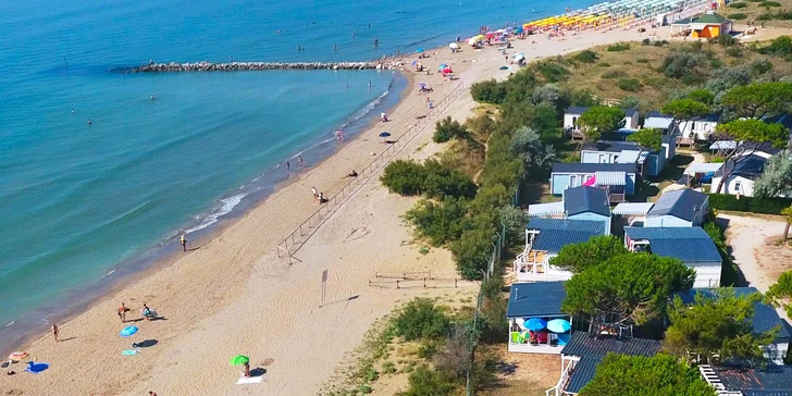 Rodinná dovolenka v Lido di Jesolo, necelú hodinu od Benátok: komplex so súkromnou plážou