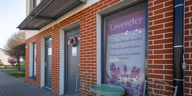 Klasická mokrá pedikúra, aj s lakovaním alebo gél lakom