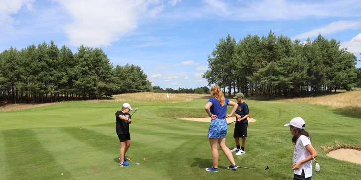 2-hodinový alebo 3-hodinový skupinový golfový kurz pre začiatočníkov s profesionálnou trénerkou Michaelou Patzeltovou