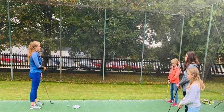 2-hodinový alebo 3-hodinový skupinový golfový kurz pre začiatočníkov s profesionálnou trénerkou Michaelou Patzeltovou