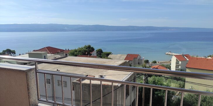 Letná dovolenka v Chorvátsku: apartmány až pre 10 osôb, 180 m od pláže, 2,5 km od Omišu