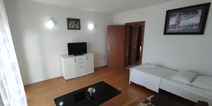 Letná dovolenka v Chorvátsku: apartmány až pre 10 osôb, 180 m od pláže, 2,5 km od Omišu