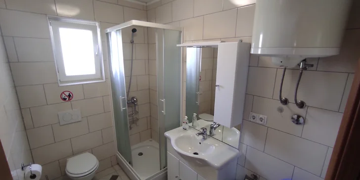 Letná dovolenka v Chorvátsku: apartmány až pre 10 osôb, 180 m od pláže, 2,5 km od Omišu