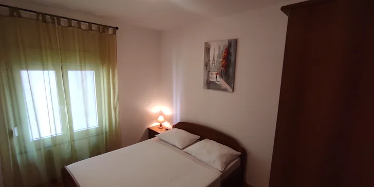 Letná dovolenka v Chorvátsku: apartmány až pre 10 osôb, 180 m od pláže, 2,5 km od Omišu