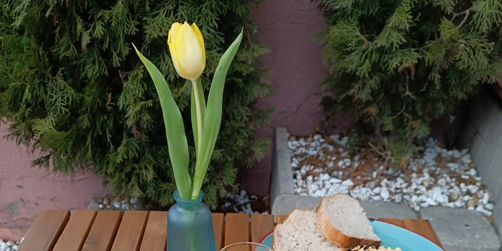 Bohaté raňajkové menu s kávou a džúsom počas celého dňa