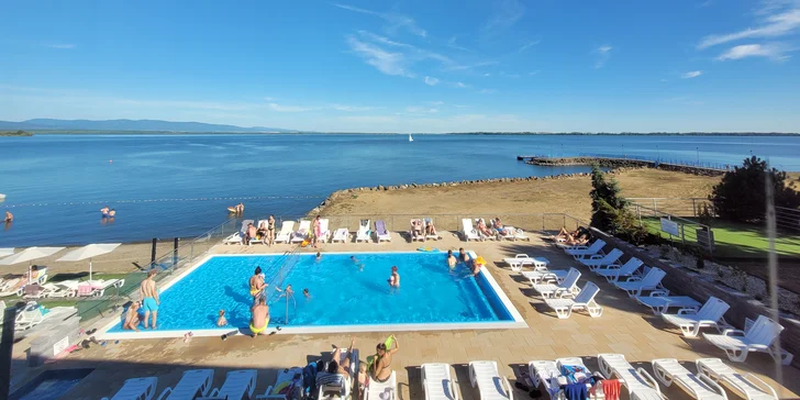 Oslnivý 4* hotel na brehu slovenského mora: fúra zážitkov, strava aj neobmedzený bazén